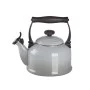 Le Creuset Чайник традиционный 2,1 л светло-серый Le Creuset Чайник традиционный 2,1 л светло-серый