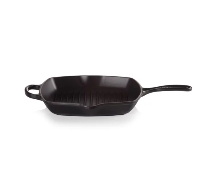 ( BOJĀTS IEPAKOJUMS ) Le Creuset Čuguna grillpanna kvadrātveida 26x26cm matēti melna ( BOJĀTS IEPAKOJUMS ) Le Creuset Čuguna grillpanna kvadrātveida 26x26cm matēti melna