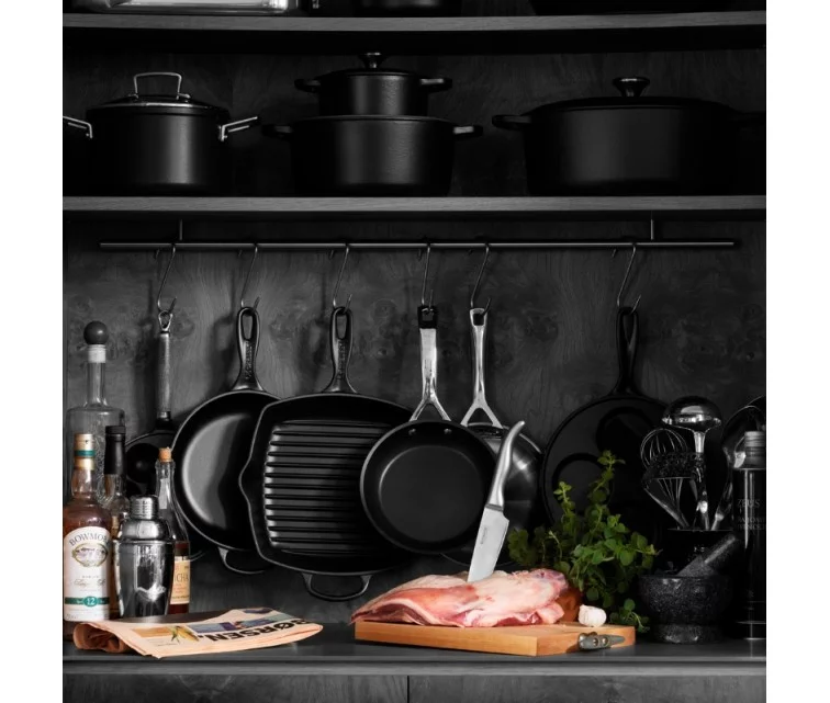 ( BOJĀTS IEPAKOJUMS ) Le Creuset Čuguna grillpanna kvadrātveida 26x26cm matēti melna ( BOJĀTS IEPAKOJUMS ) Le Creuset Čuguna grillpanna kvadrātveida 26x26cm matēti melna