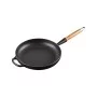 Le Creuset Čuguna panna ar koka rokturi Ø28cm matēti melna Le Creuset Čuguna panna ar koka rokturi Ø28cm matēti melna