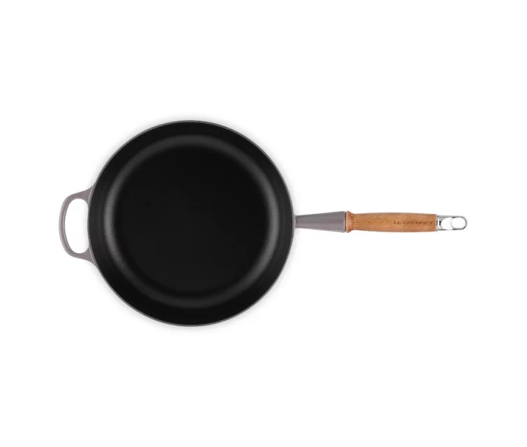 Le Creuset Cast iron sauté pan with wooden handle Ø28cm light grey Le Creuset Cast iron sauté pan with wooden handle Ø28cm light grey