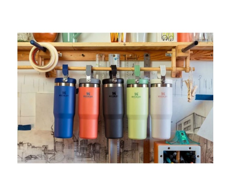 Termopudele ar salmiņu The IceFlow Flip Straw Tumbler 0,89L gaiši zaļa Termopudele ar salmiņu The IceFlow Flip Straw Tumbler 0,89L gaiši zaļa