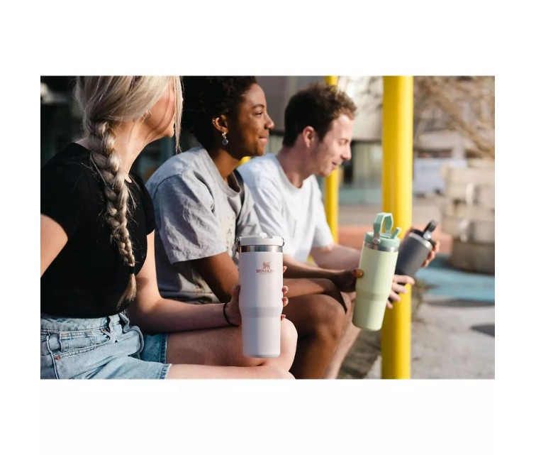 Termopudele ar salmiņu The IceFlow Flip Straw Tumbler 0,89L gaiši zaļa Termopudele ar salmiņu The IceFlow Flip Straw Tumbler 0,89L gaiši zaļa