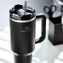 Termokrūze ar salmiņu The Quencher H2.O FlowState Tumbler 1.18L melna Termokrūze ar salmiņu The Quencher H2.O FlowState Tumbler 1.18L melna