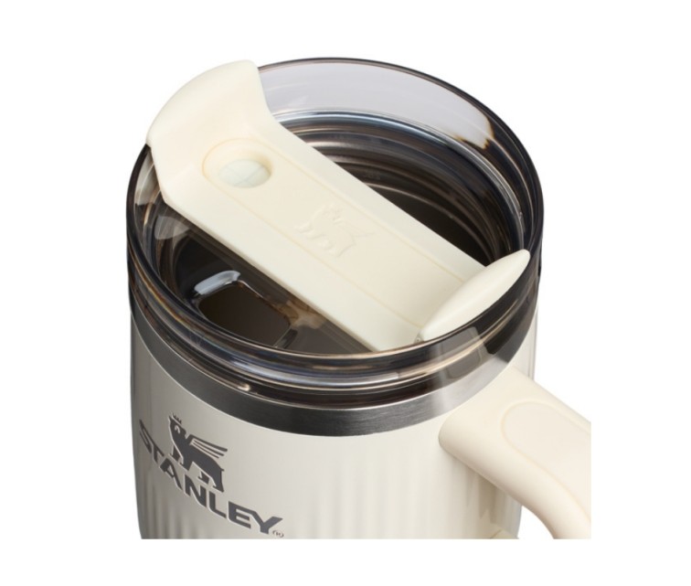 Thermo mug with straw The Quencher H2.0 Fluted Tumbler 0.6L in glossy cream color
