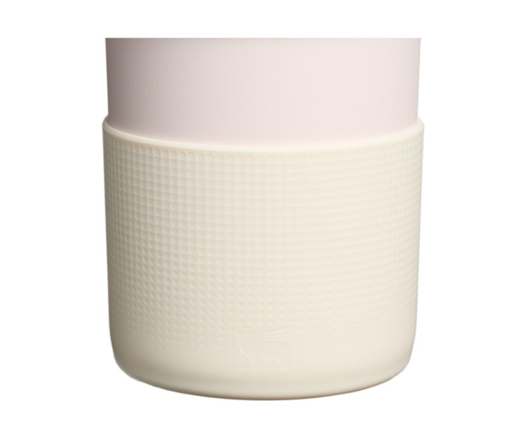 Aizsargpārvalka un salmiņu vāciņu 2 gab. komplekts termokrūzēm 1,18L The Quencher Boot + Straw Topper gaišā krēmkrāsā