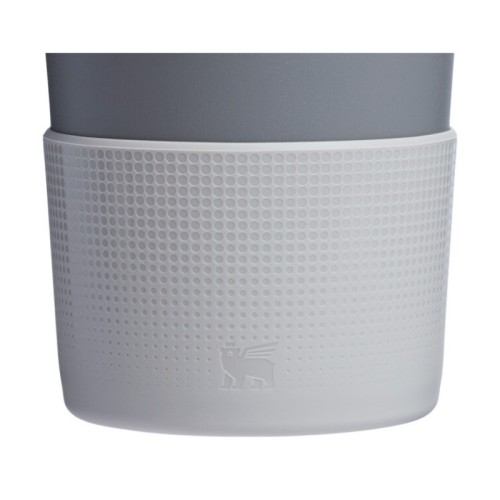 Aizsargpārvalka un salmiņu vāciņu 2 gab. komplekts termokrūzēm 0,89L/0,6L The Quencher Boot + Straw Topper gaiši pelēks 