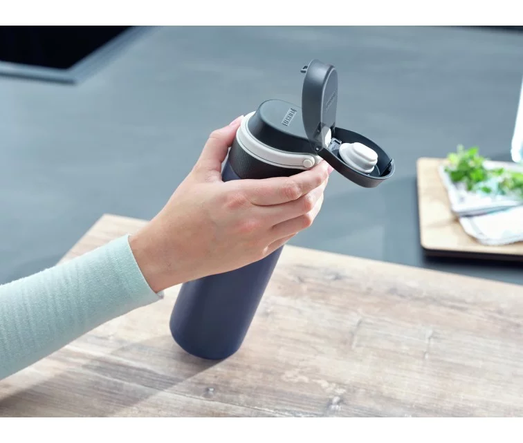 LEIFHEIT Termokrūze Flip 600ml tumši zila LEIFHEIT Termokrūze Flip 600ml tumši zila