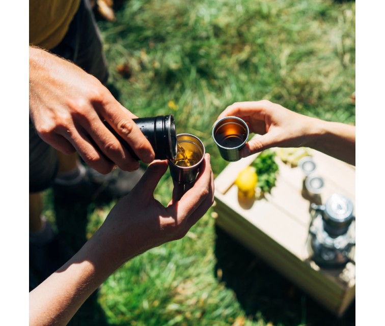 Degvīna glāzīšu komplekts Adventure, 4 glāzītes 59mL ar glabāšanas ietvaru matēts melns Degvīna glāzīšu komplekts Adventure, 4 glāzītes 59mL ar glabāšanas ietvaru matēts melns