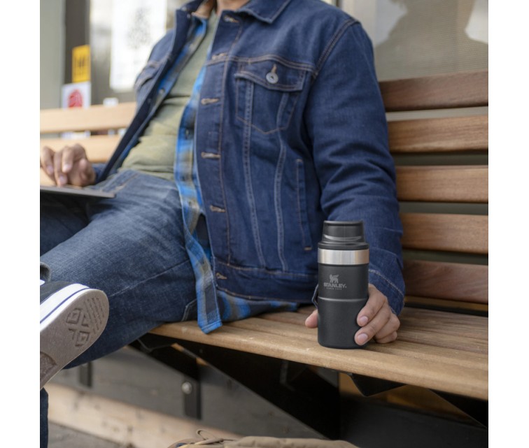 Termokrūze The Trigger-Action Travel Mug Classic 0,25L matēti melna Termokrūze The Trigger-Action Travel Mug Classic 0,25L matēti melna