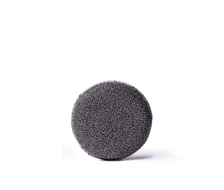 Double-action exfoliating sponge with activated charcoal To.Go