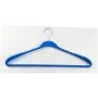 Plastikinės pakabos drabužiams Soft Touch 45 cm, 2 cm, asorti: juodos / mėlynos / šviesiai pilkos / baltos Plastikinės pakabos drabužiams Soft Touch 45 cm, 2 cm, asorti: juodos / mėlynos / šviesiai pilkos / baltos