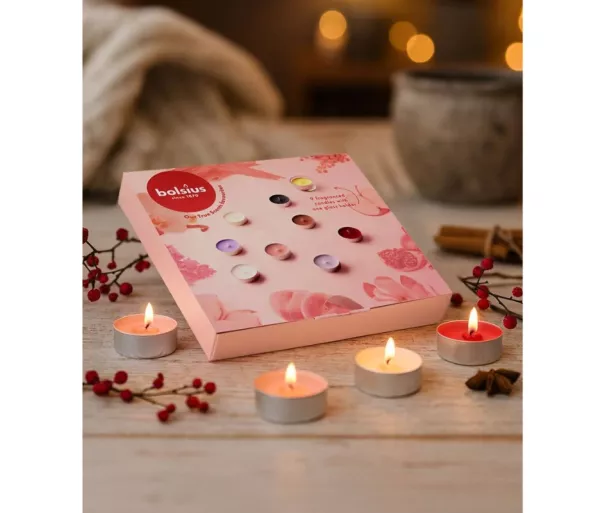 Dāvanu komplekts kastītē tējas sveces mix aromāti + stikla svečturi