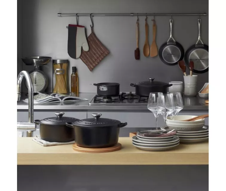 Le Creuset Cast iron kettle round Ø24cm / 4,2L mat black