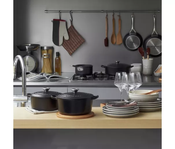 Le Creuset Ketaus puodas apvalus Ø26cm / 5,3L matinis juodas