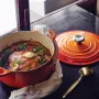 Le Creuset Чугунная кастрюля круглая Ø26см / 5,3л оранжевая