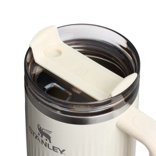 Thermos mug with straw The Quencher H2.0 Fluted Tumbler 1.18L in glossy cream color