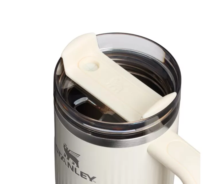 Thermos mug with straw The Quencher H2.0 Fluted Tumbler 0.89L in glossy cream color