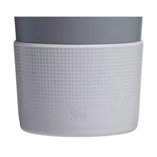 Aizsargpārvalka un salmiņu vāciņu 2 gab. komplekts termokrūzēm 0,89L/0,6L The Quencher Boot + Straw Topper gaiši pelēks 