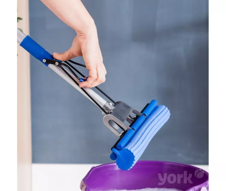 Нажимная щетка для швабры