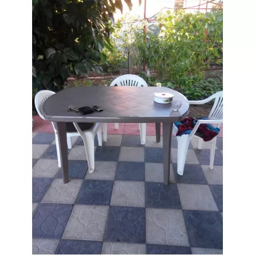 Sodo stalas Elise, smėlio spalvos