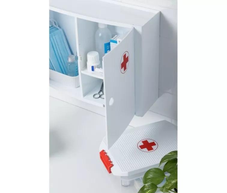 Horizontālais vannas istabas skapītis aptieciņa